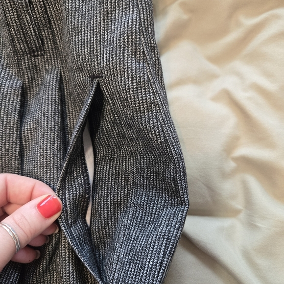 VTG Ninon Gray Pleated Dress Pants with Pockets - Picture 3 of 7